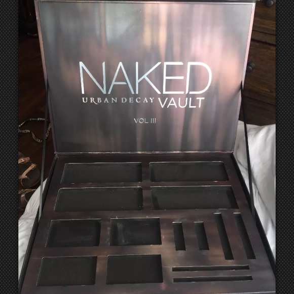 UD Vault Volume 3 Box - Picture 3 of 3